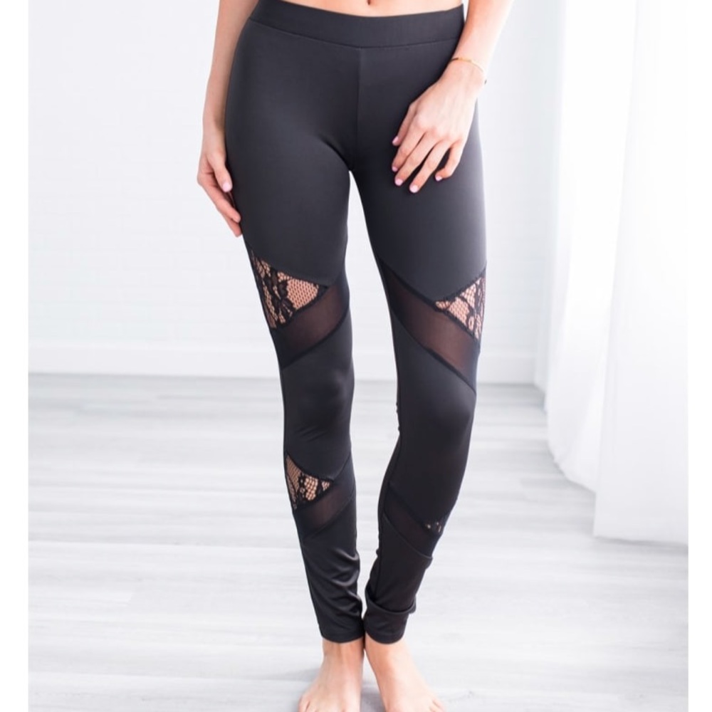 Workout leggings with lace